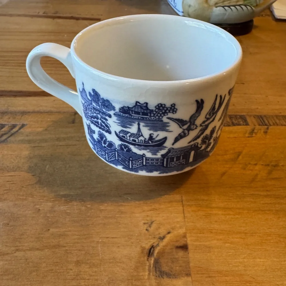 Churchill England Blue Willow Cup & Saucer Set - Picture 6 of 6